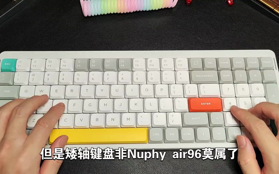 給我的nuphy矮軸天花板air96矮軸鍵盤 換上聖誕喵鍵帽和蘆薈軸!