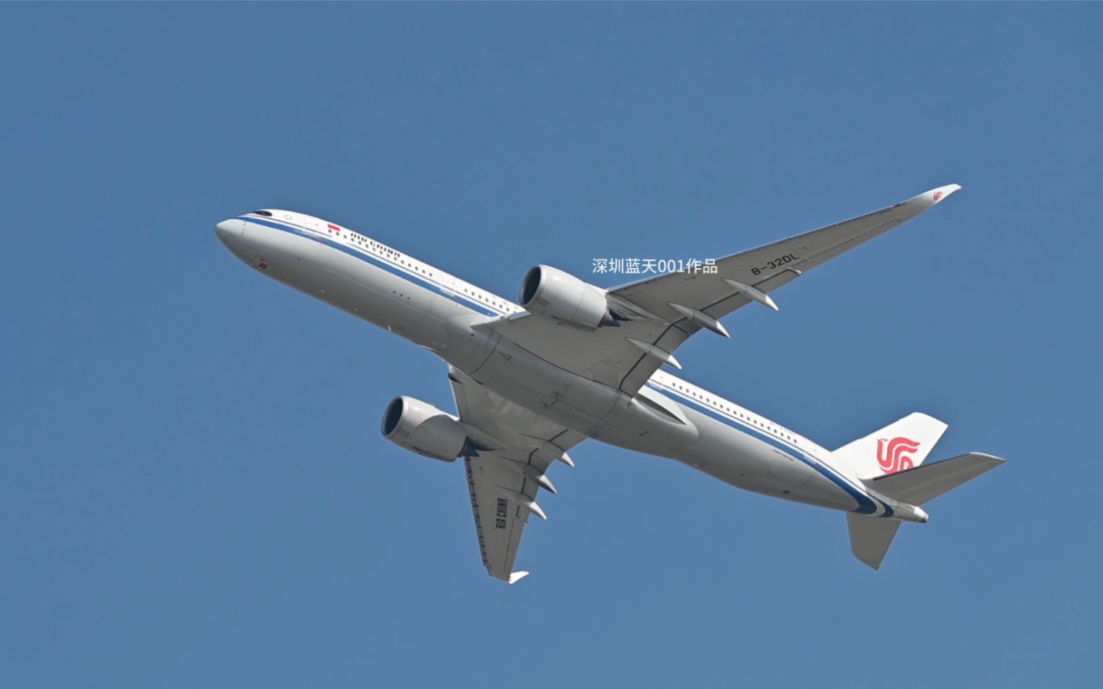 国航a350昂首起飞