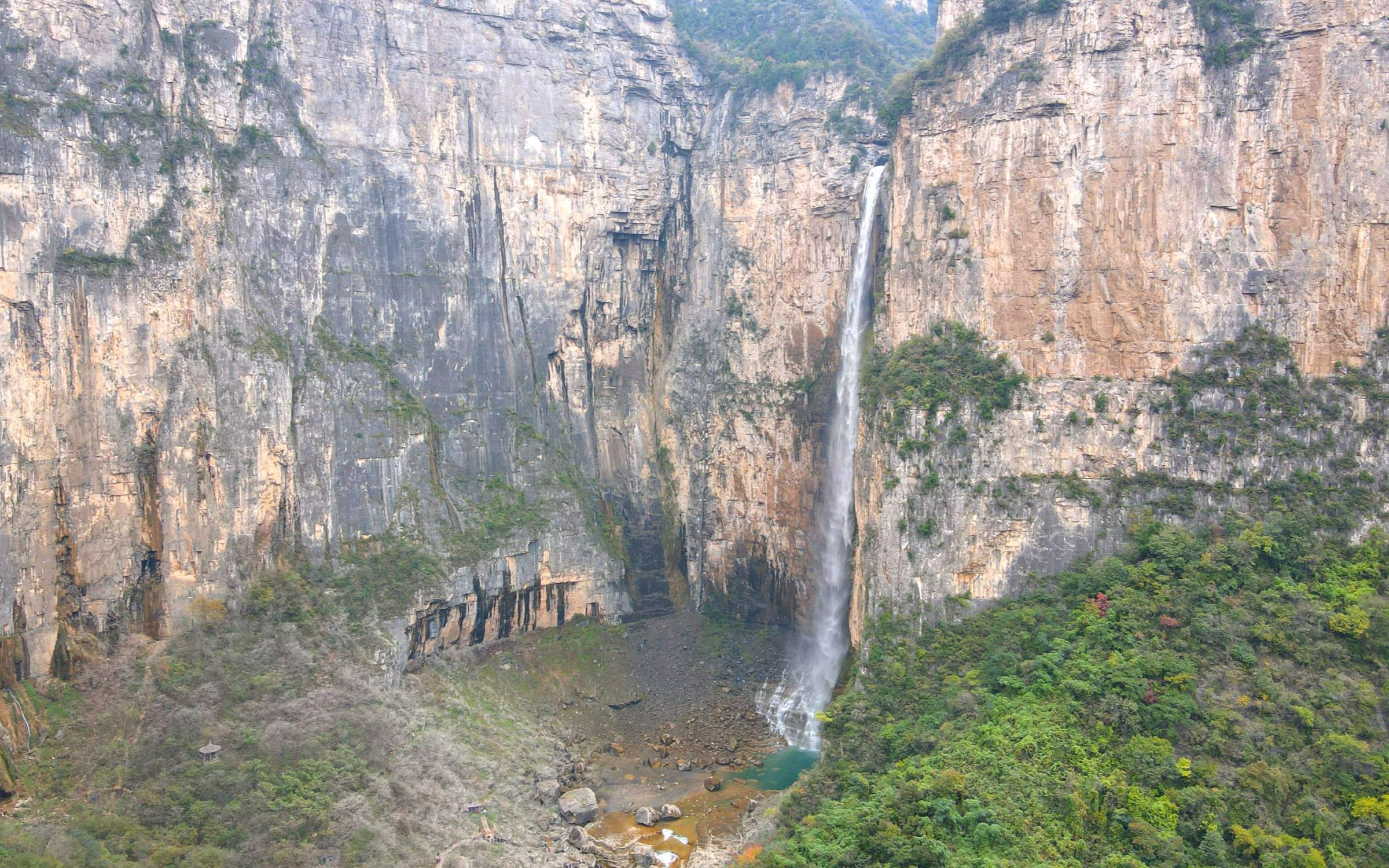 亚洲第一瀑,亚洲单级落差最大的瀑布,河南云台山泉瀑峡