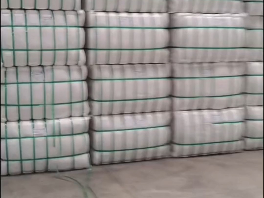 我们的塑钢带捆扎化纤压包牢固可靠