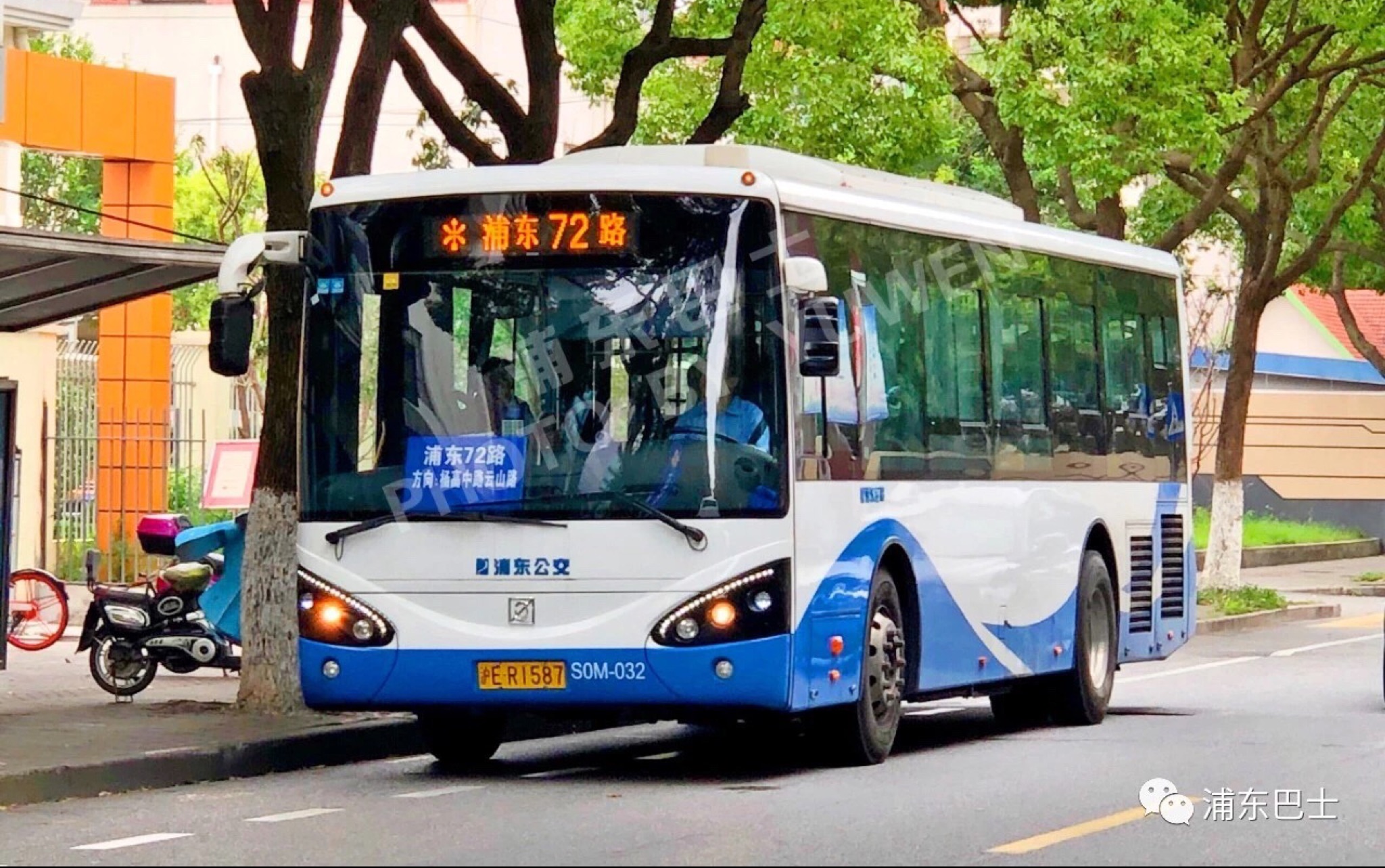 上海公交873路公交车于三林路上南路上车至终点站莘庄地铁站南广场