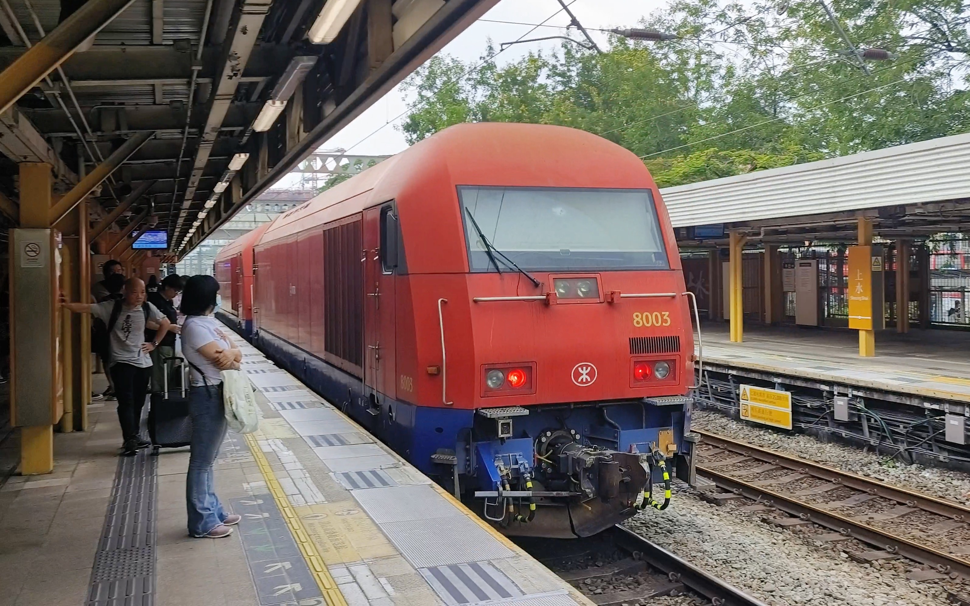 [图]“地铁站”过“火车”？港铁东铁线又现“火车”！难得一见！