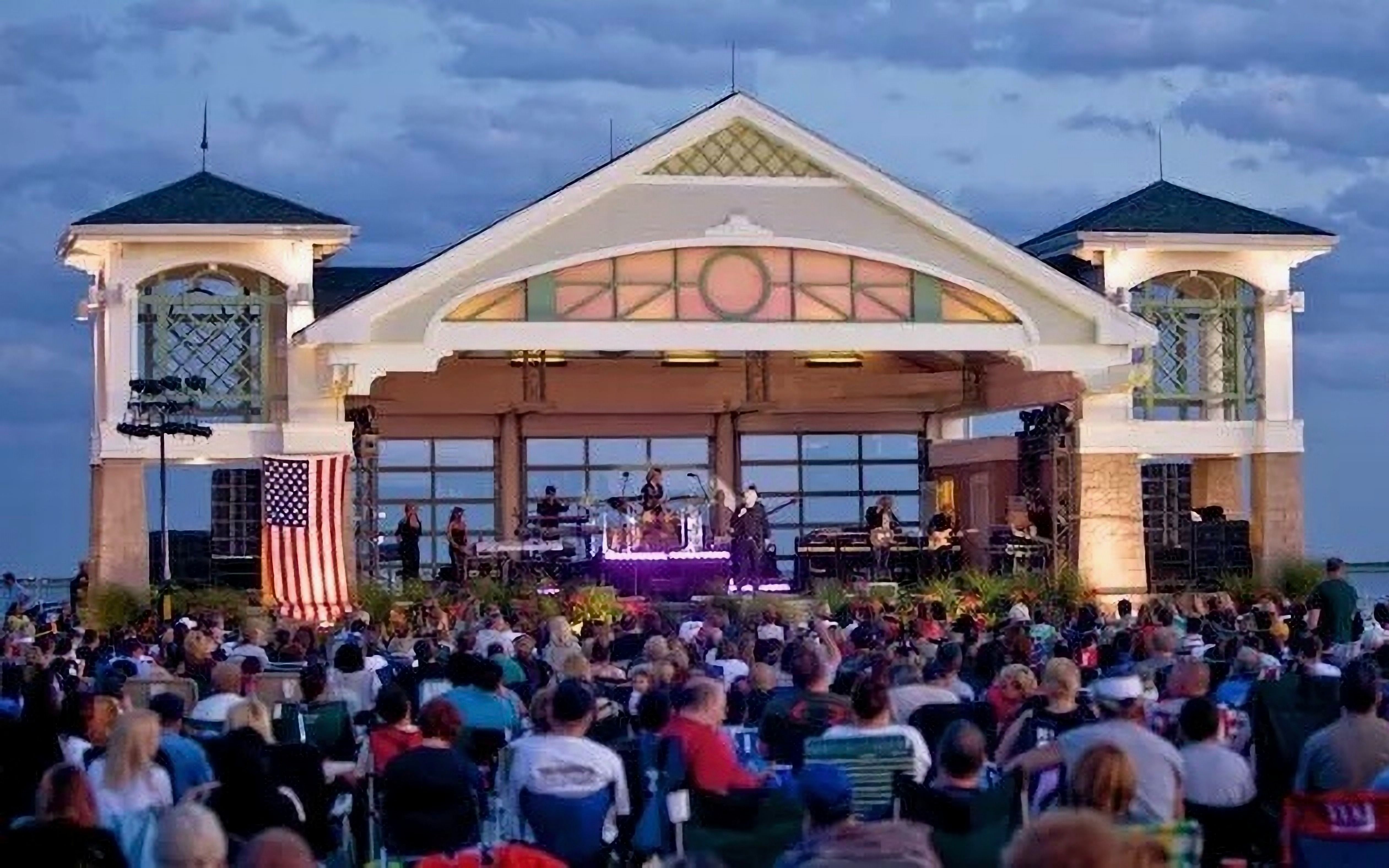 大西洋上空的加州旅馆实拍致敬老鹰乐队音乐节现场