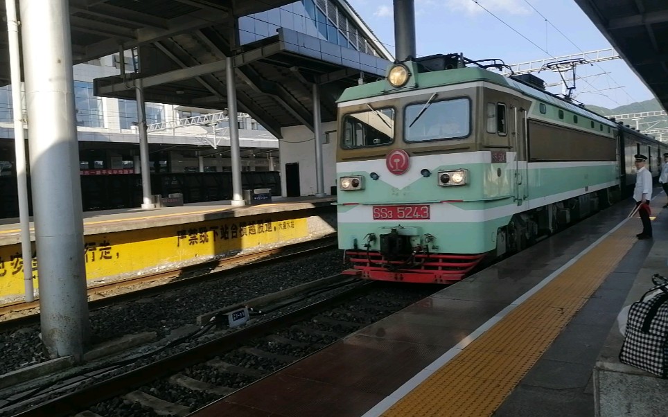 成局贵段ss3 5243牵引5645/8次(贵阳-昭通)六盘水7道停车