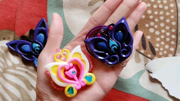 巴啦啦小魔仙今天做了一个黑魔仙的魔仙晶石链