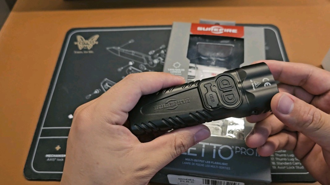 美国神火SureFire Stiletto Pro II 手电筒 美国神火 SureFire EDC1 强光远射战术手电筒哔哩哔哩bilibili