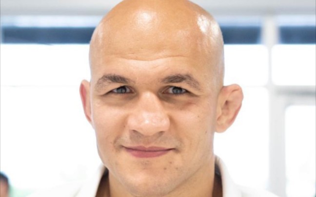 朱尼尔-多斯桑托斯 七次被终结