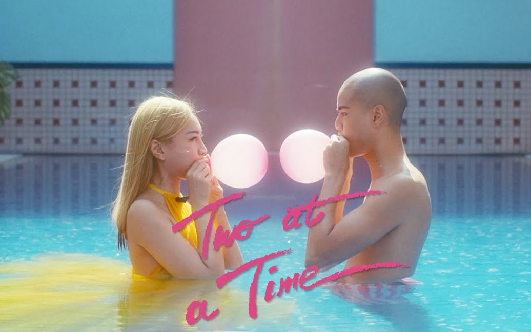 [图]AGA 江海迦幽默演绎三角恋 -《Two at a time》MV