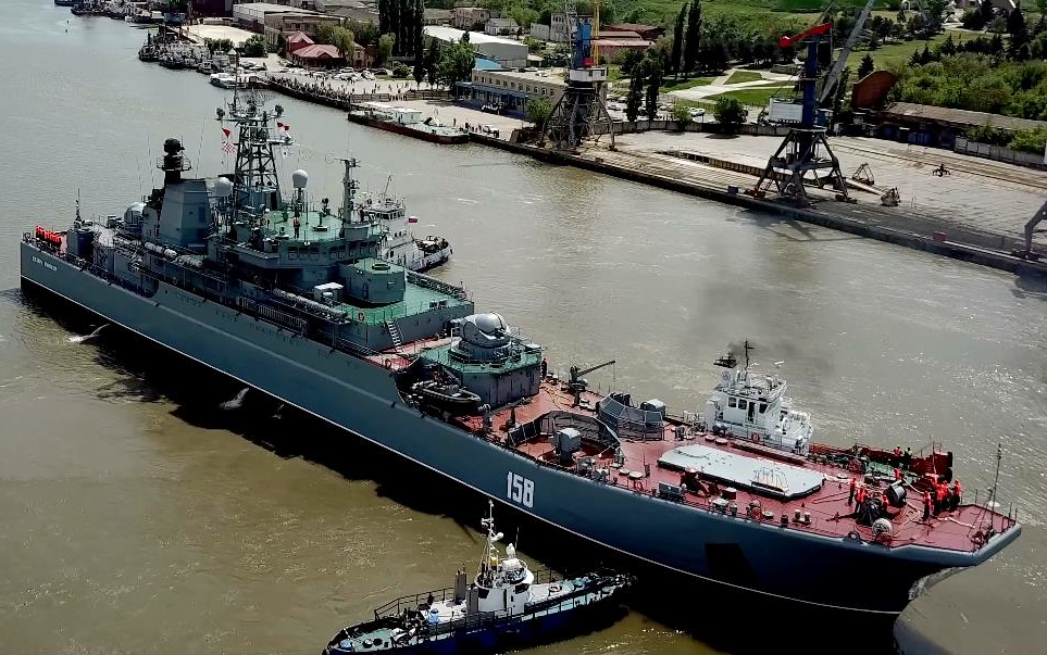 【俄罗斯海军】蟾蜍级坦克登陆舰 "采扎里·库尼科夫"号(lst-158)驶离