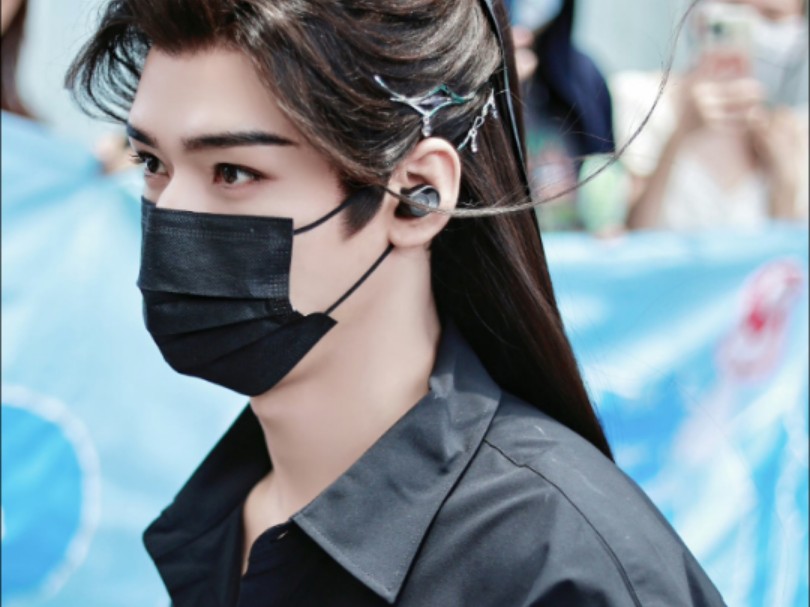 苏暮雨与现代装完美融合～龚俊好帅!