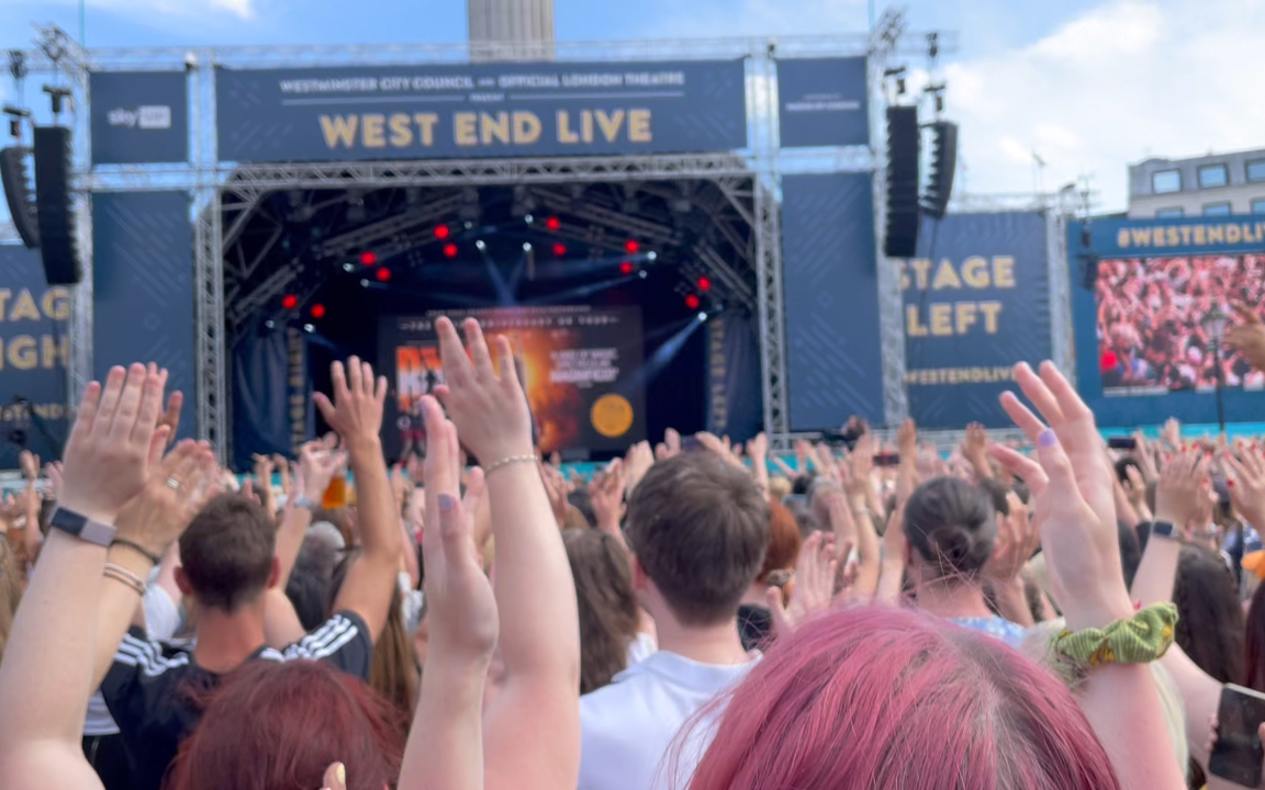 [图]West End Live 2022: We will Rock you+ We are the champions