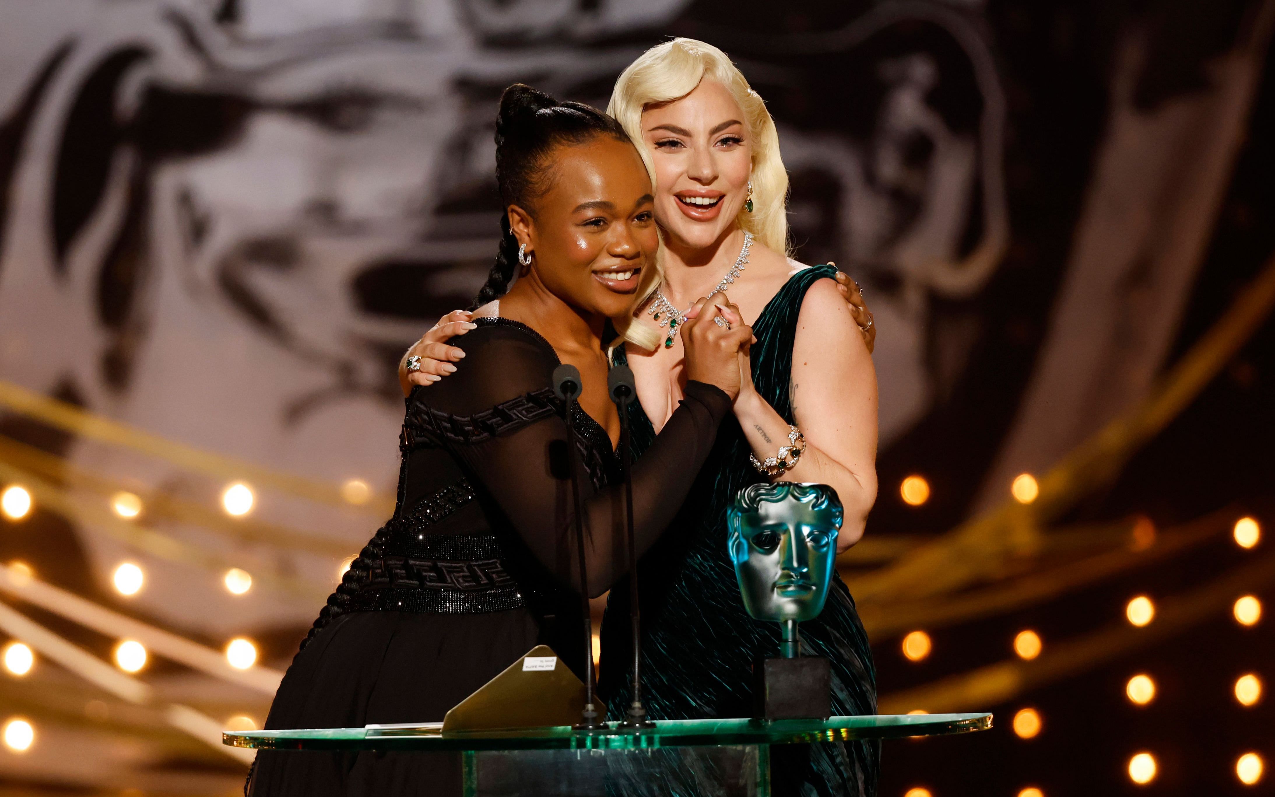 lady gaga & bukky bakray 颁发英国电影学院奖 新星奖