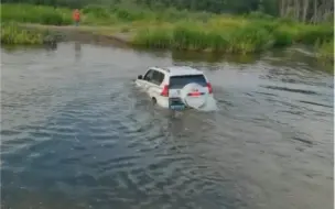 Скачать видео: 霸道玩水也没问题