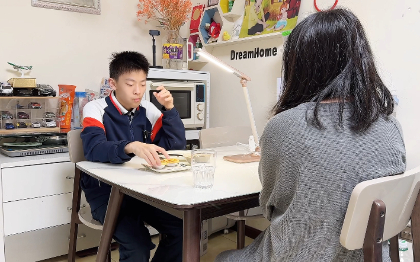 [图]母子在重庆的日常，买了4块钱的河粉，儿子的早餐和我的午餐就解决了