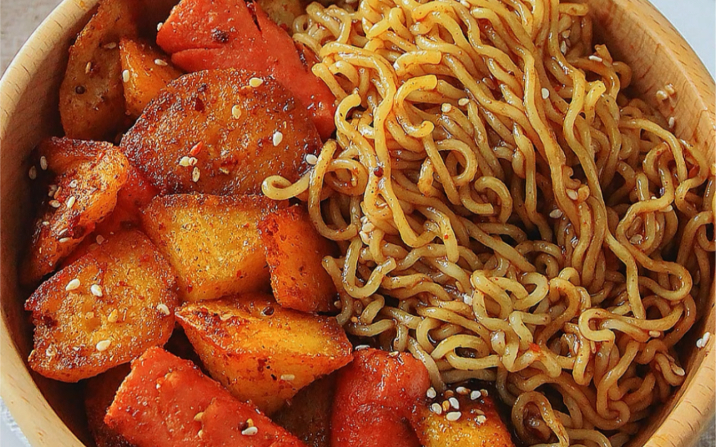 烟熏味孜然火腿肠土豆拌面90香辣过瘾9215超级好吃6015土豆