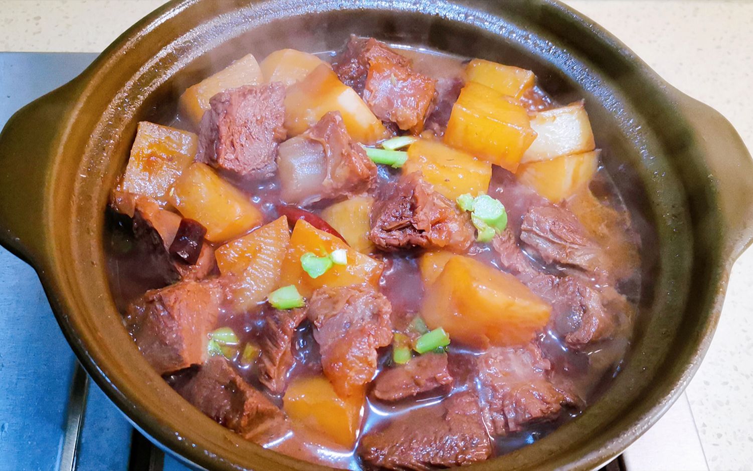 砂锅牛肉炖萝卜图片