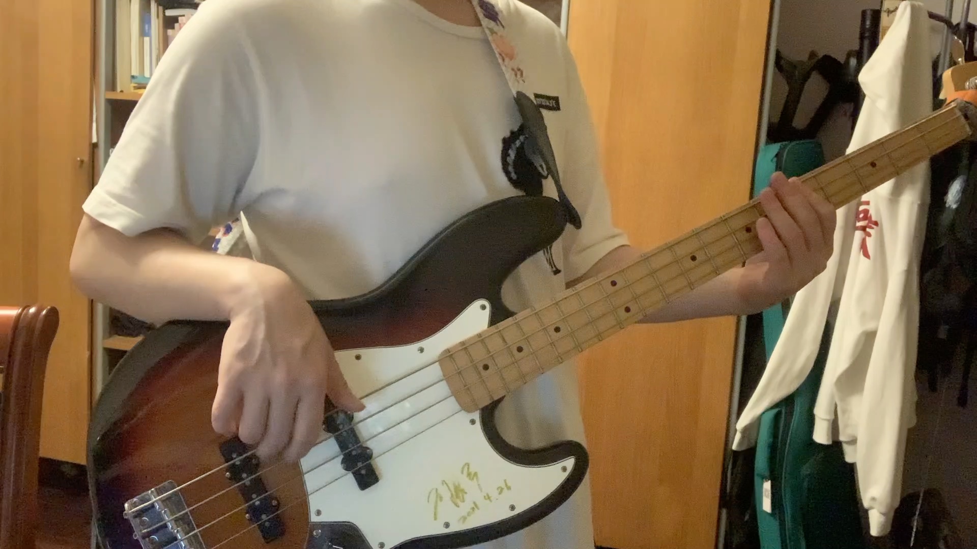 [图]不万能的喜剧 bass cover 万能青年旅店