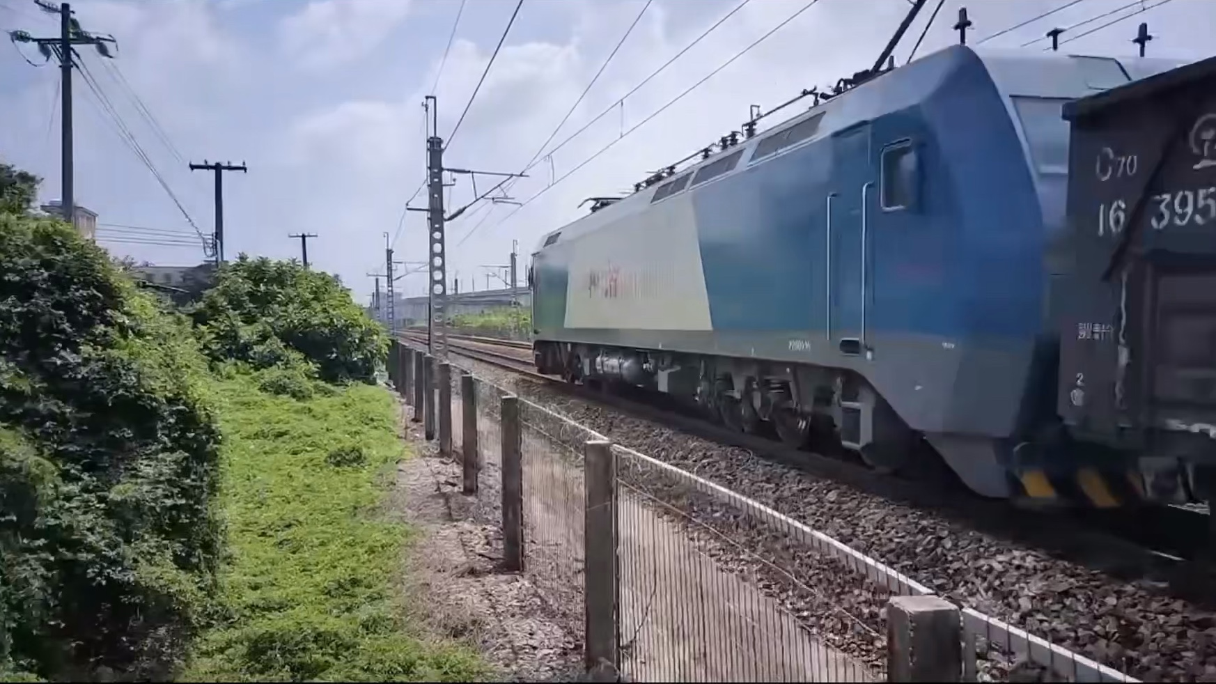 火车还是得看机车