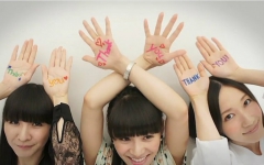 [图]【Perfume】「Hold Your Hand」歌词PV完整版 香民一起手牵手