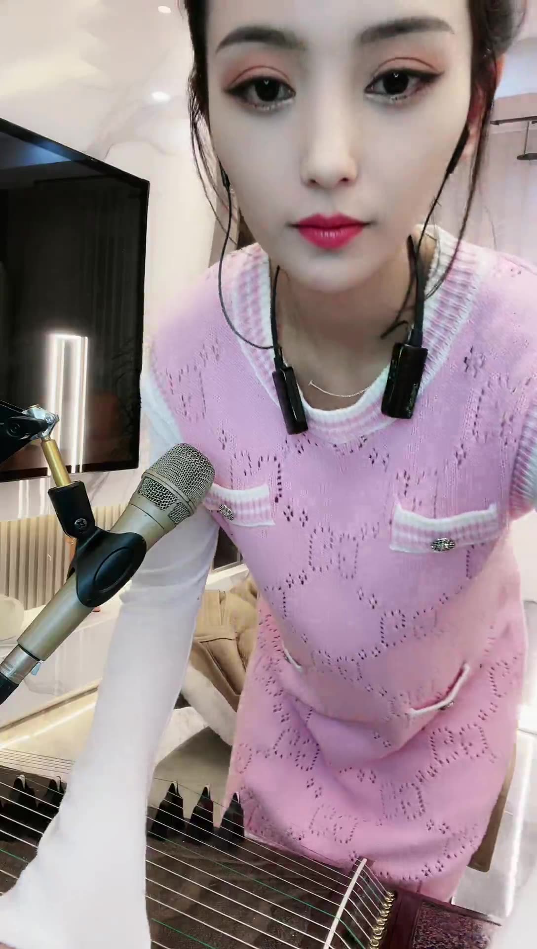 [千艺][晚上好呀!][2023-02-25 22-55-22]