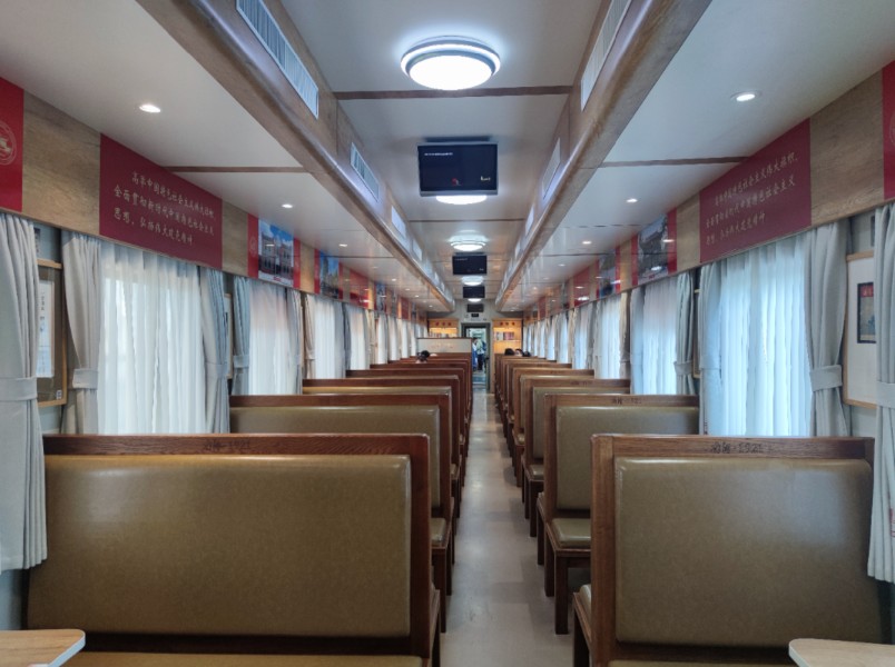 y701次列车部分车厢内饰