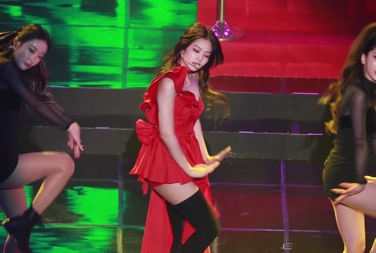 [4k超清] jennie solo 直拍 红玫瑰 gaon chart 神级现场