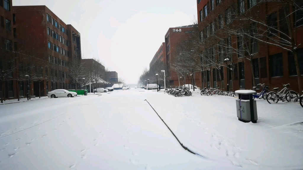 [图]下雪咯嘻嘻 准备等雪停了再出去录一个能多听几句歌词的视频