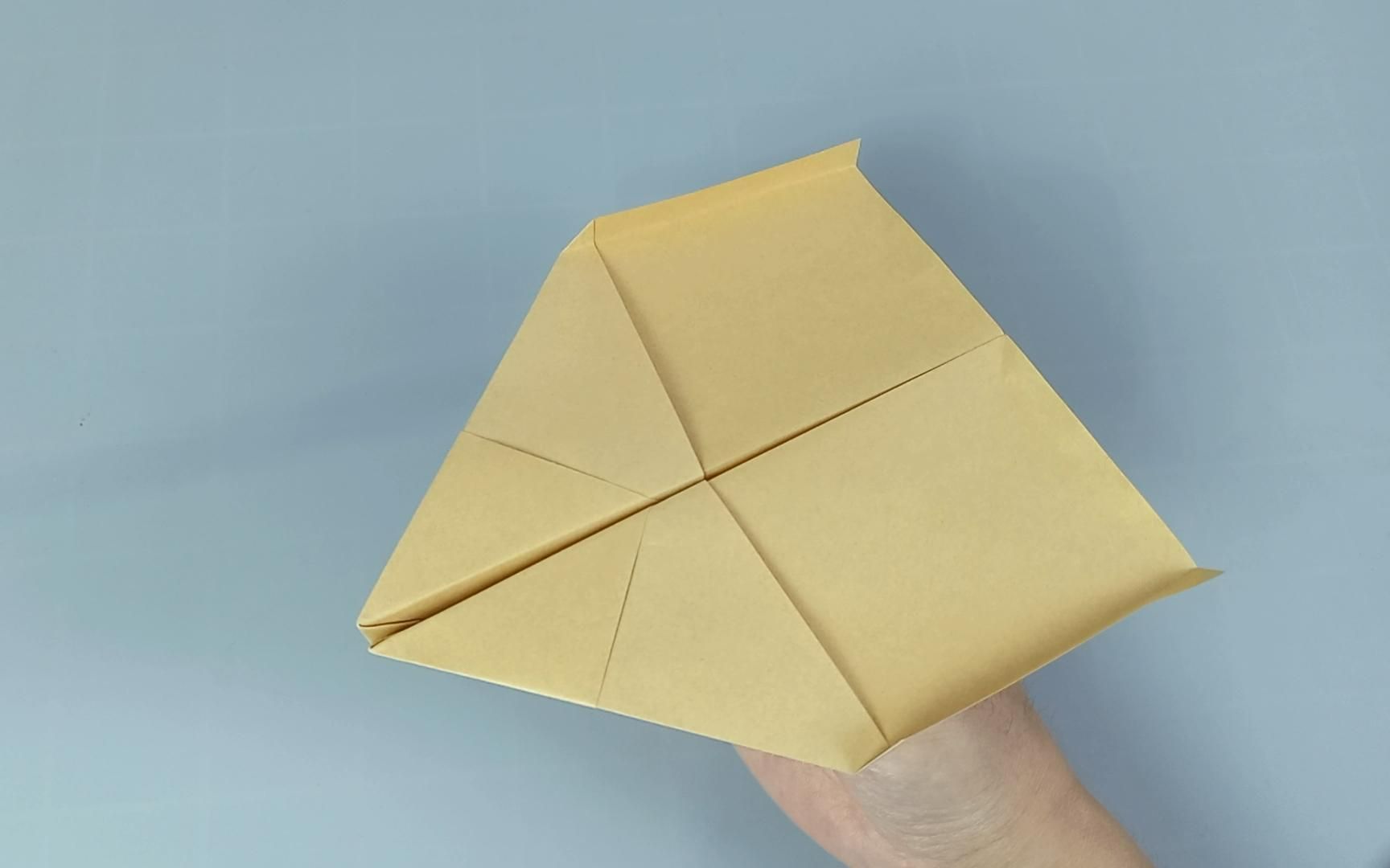 折法超级简单的回旋纸飞机,小孩子都能学会