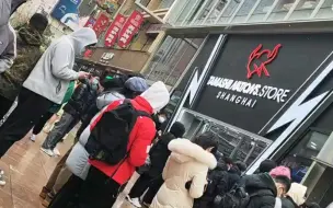 真的人挺多的万代魂店