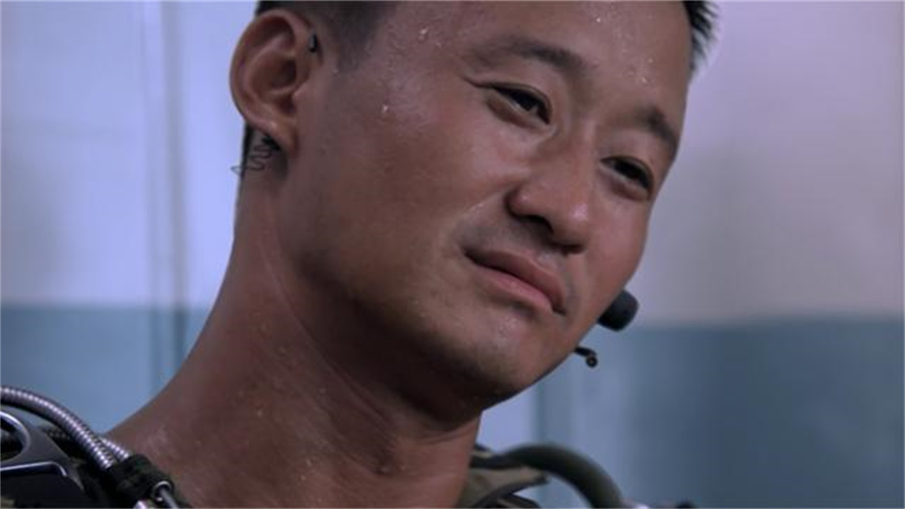 盘点百亿影帝吴京的9大搞笑影视片段原来影帝也这么会玩