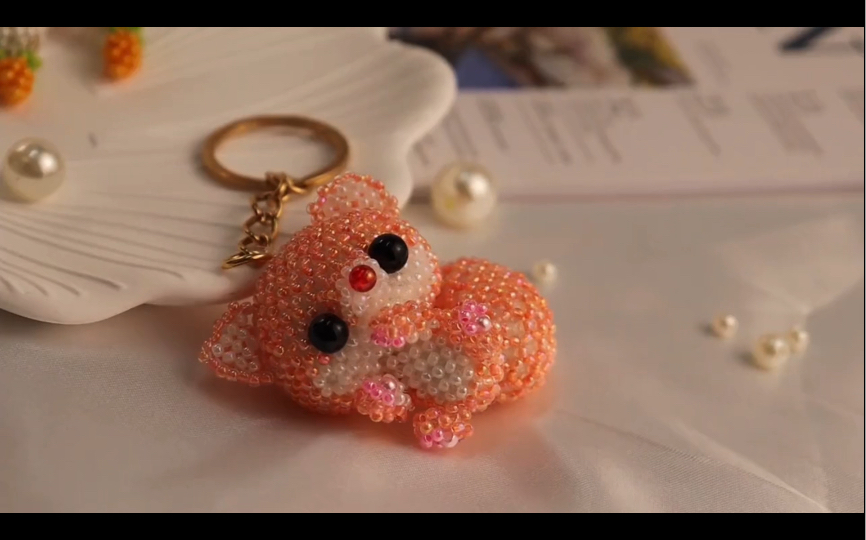 小狐狸串珠饰品,2mm的小米珠制作的,后期会出教程哒