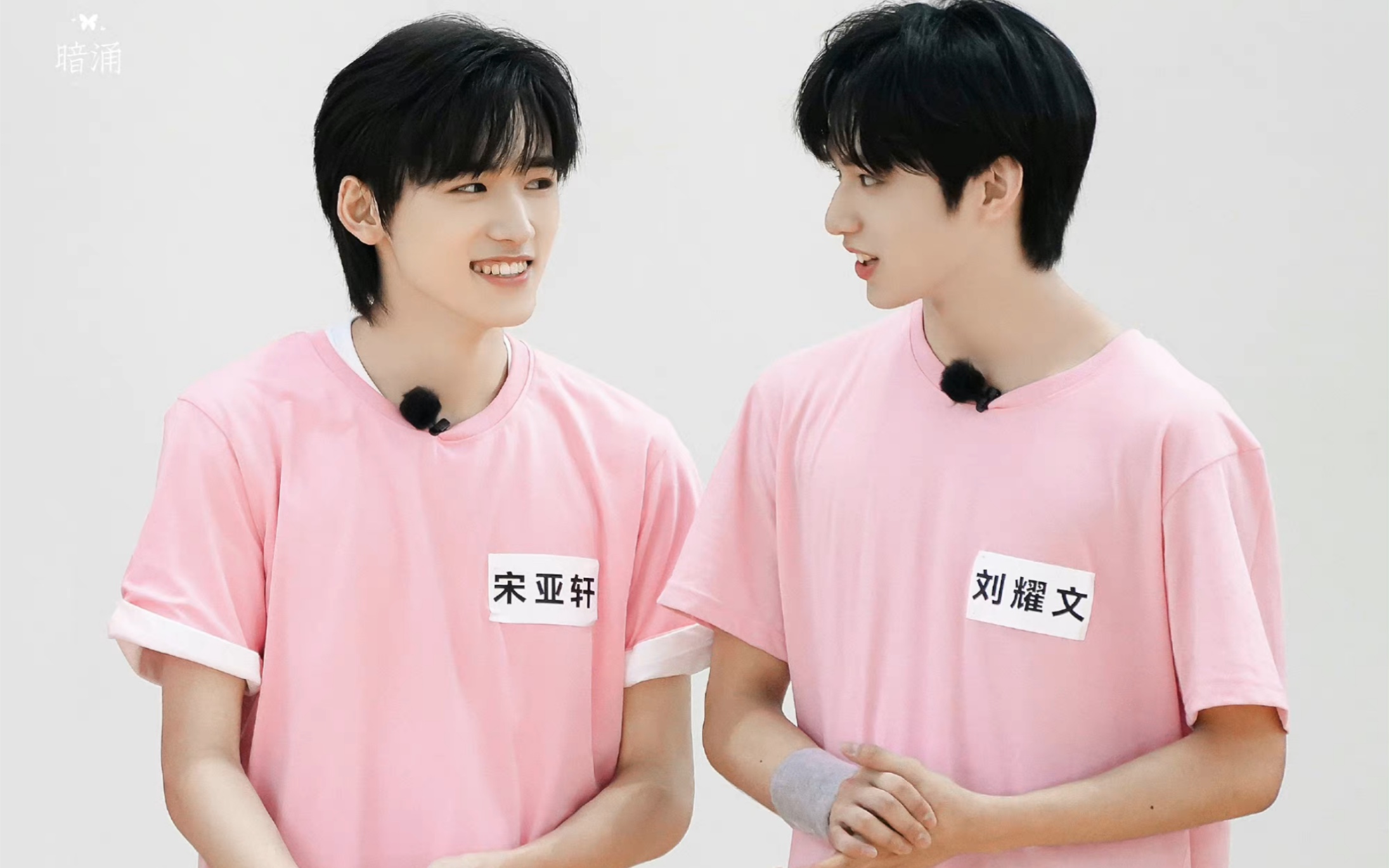 【文轩】看看文哥这宠溺的小眼神,别太爱了,试问除了轩轩,文哥还有