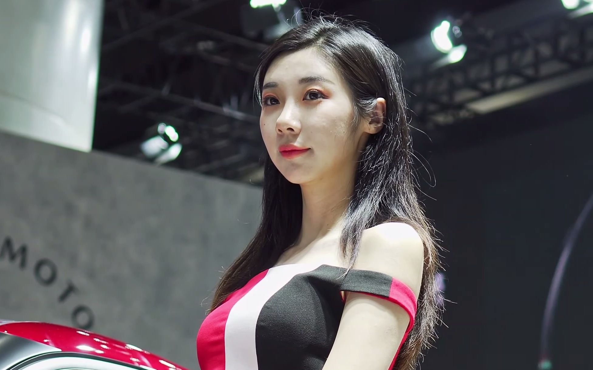 2020广州车展 一汽马自达车模#01 @肌肉芭比娜娜酱_哔哩哔哩_bilibili