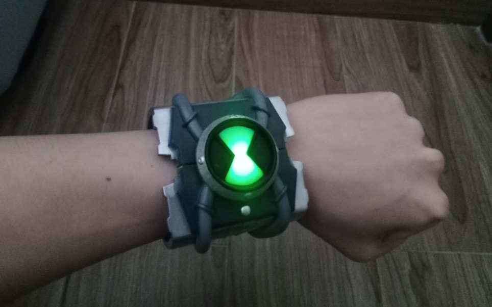 [图]ben10初代omnitrix手表介绍