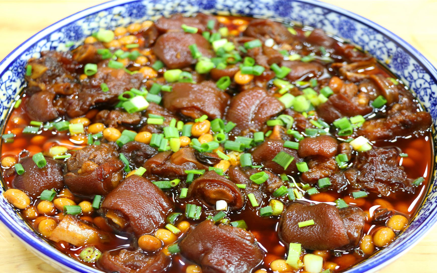 最过瘾的红烧猪脚做法,大小饭店都有的一道菜,软糯入味好吃下饭