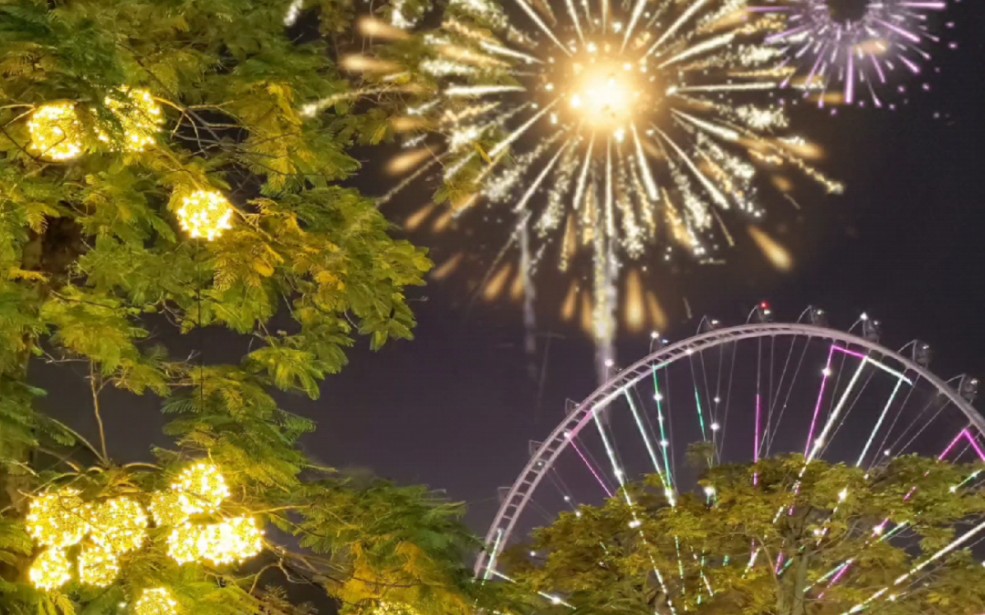 一起在顺德华侨城欢乐海岸看烟花跨年