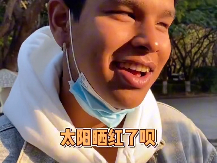 偶遇刘一飞,她哥哥居然要吃我.#后妹翡翠 #翡翠原石 #我一出场就超闪