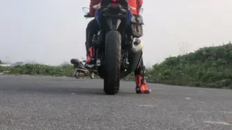 Descargar video: 身高160的小伙骑铃木GSX250后面看是这样的！