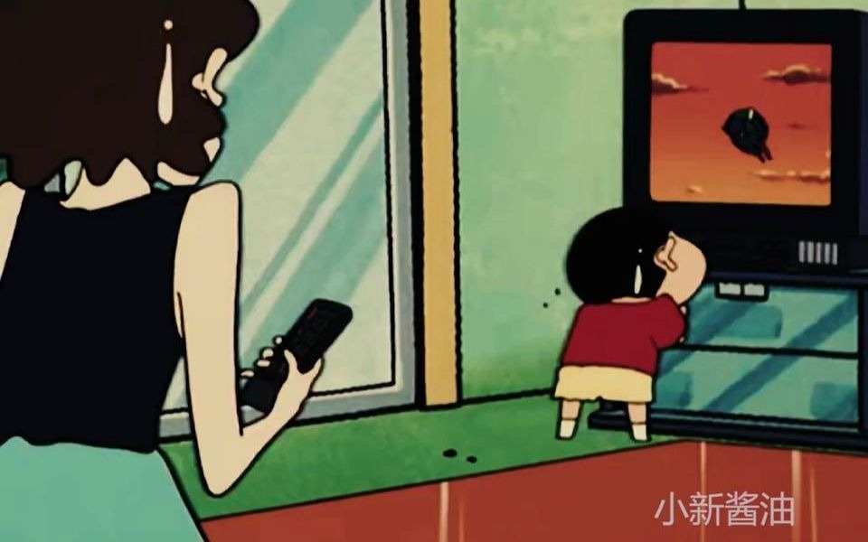 蜡笔小新:小新看电视,妈妈在后面偷偷换台,太呆萌了小新