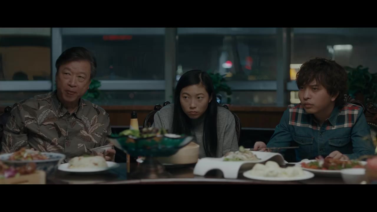 [图]《别告诉她》（The Farewell）这一段中国式家庭聚餐拍得真是太妙了，这就是我不想回家的原因。