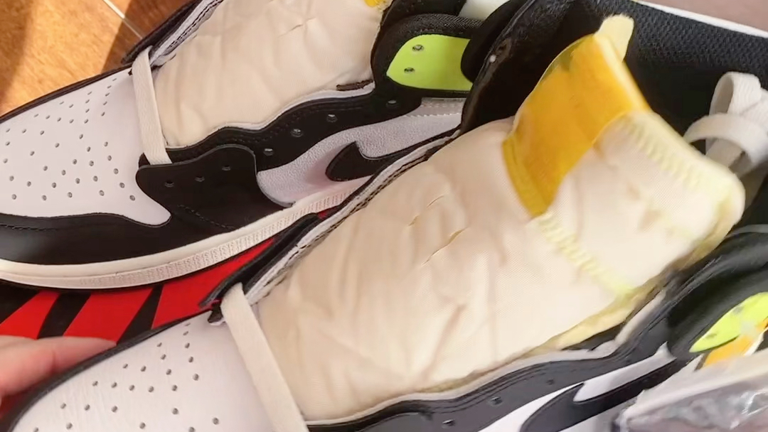 aj1黄橙脚趾
