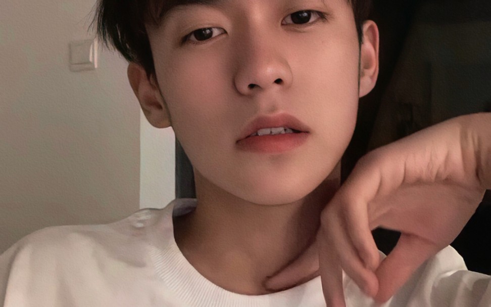 【余庆伟】好会勾人的含情眼～我人没了!_哔哩哔哩_bilibili