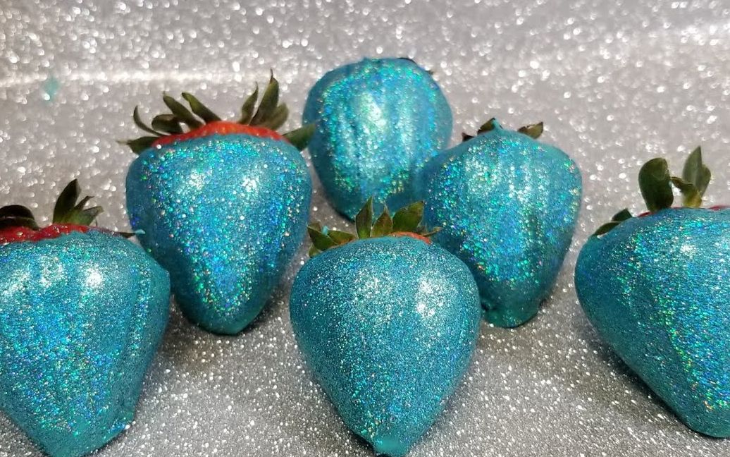 世界上最罕见的草莓拥有蓝色金属外表网友吃一口是什么滋味清蒸油兔