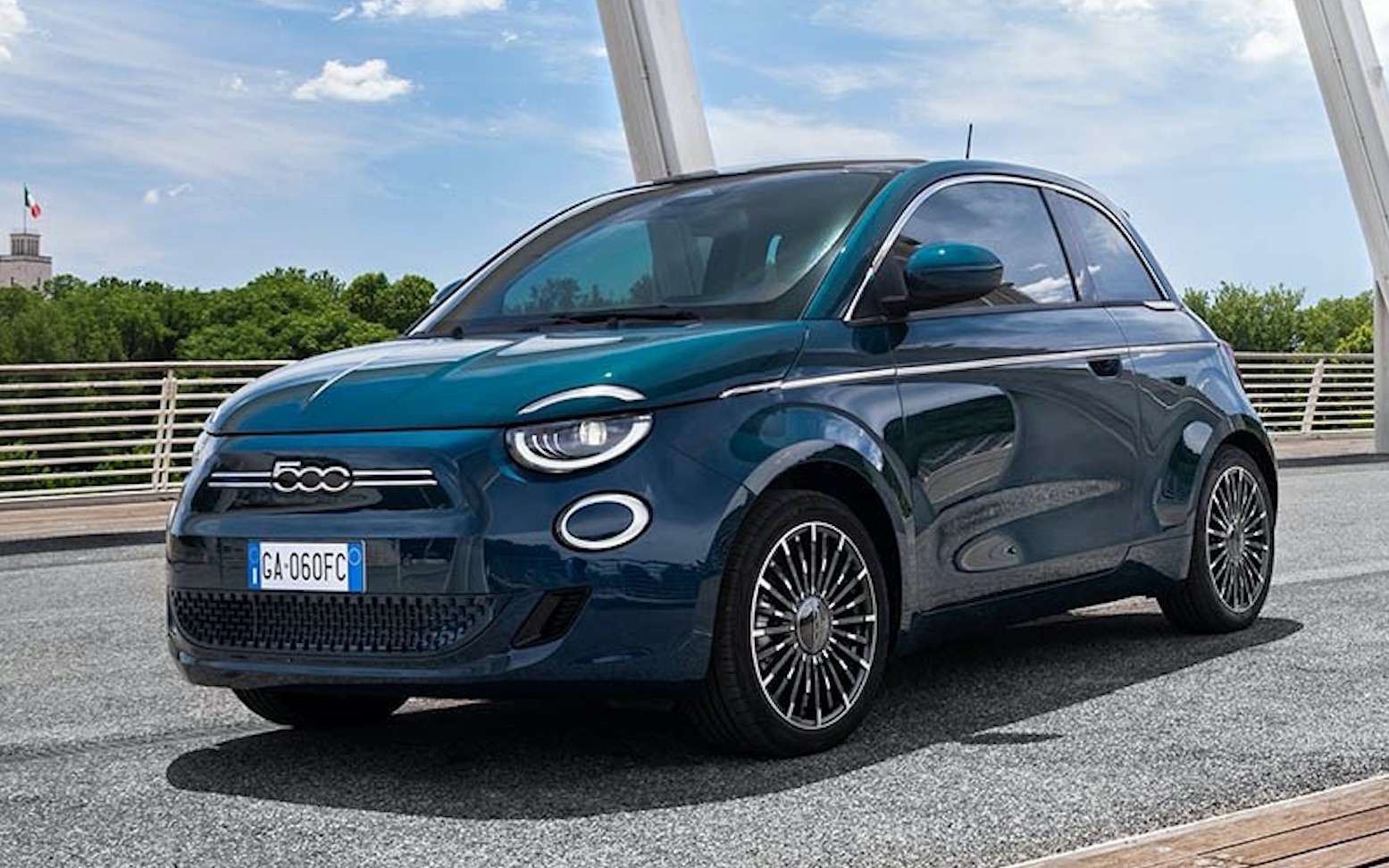 萌车来袭 菲亚特500 la prima硬顶版官图发布 续航里程320公里_哔哩