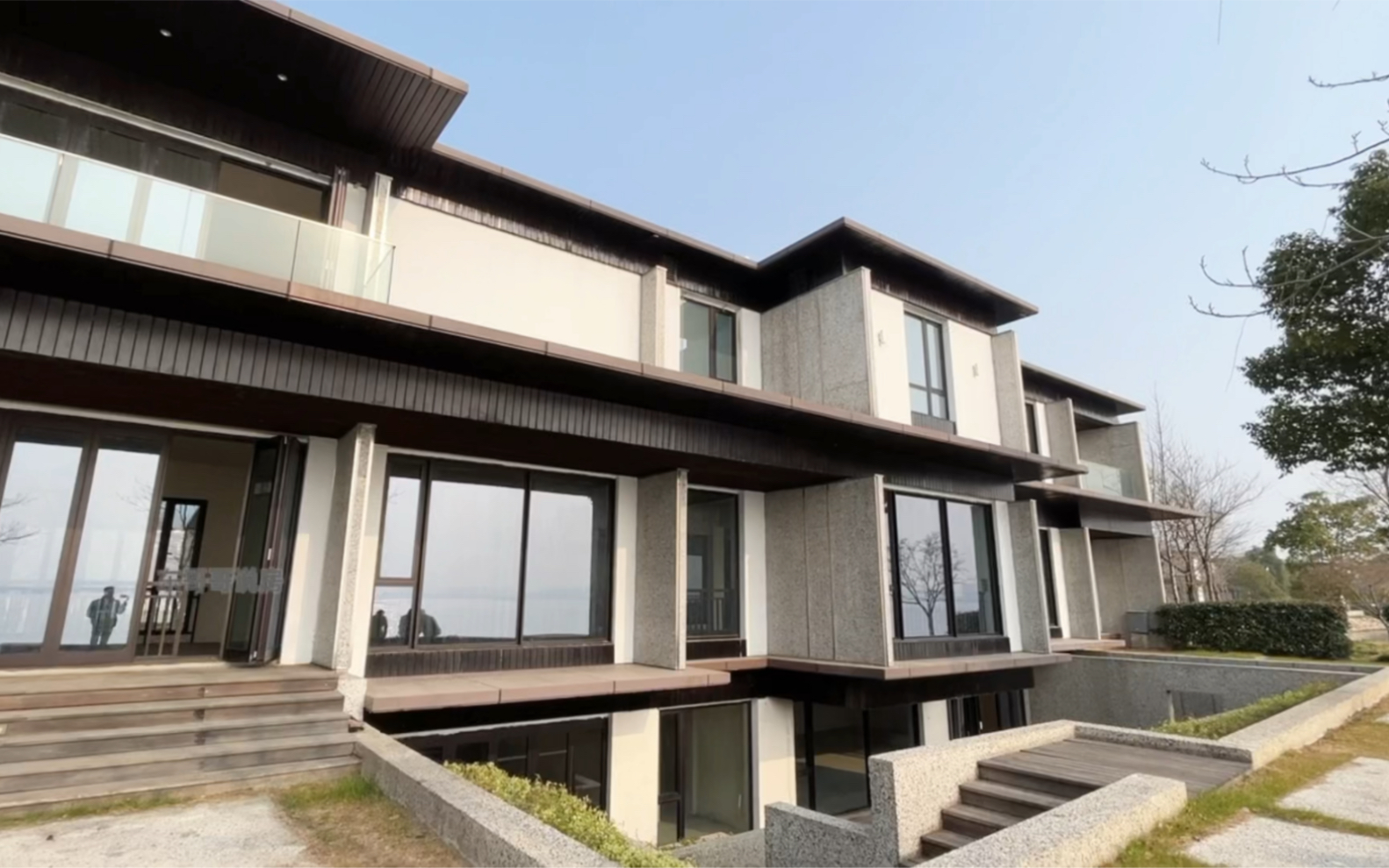 苏州园区这套别墅竟然8000w,1300平一线湖景,你们觉得值吗?