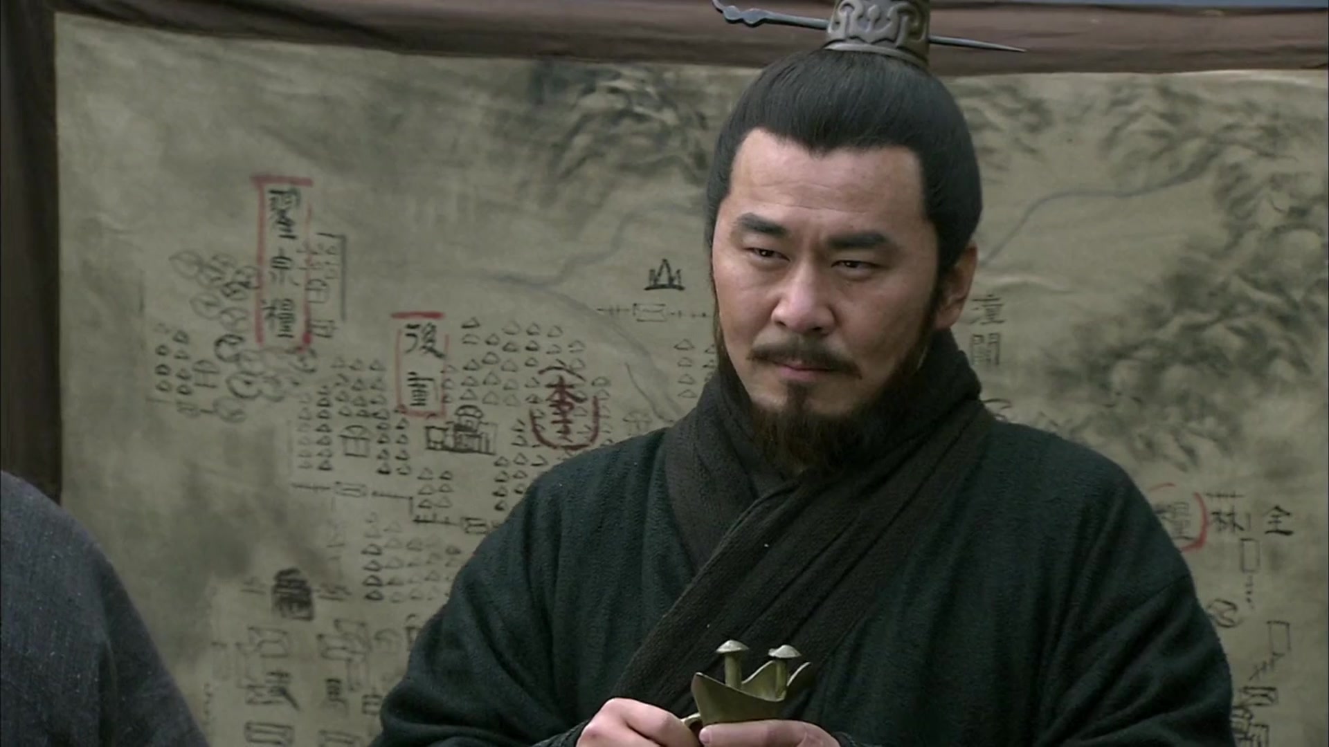 新三国:关羽温酒斩华雄,首战扬名立万