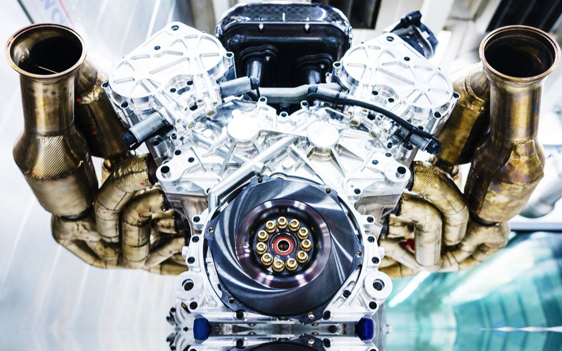 声浪暴躁堪比f1引擎,阿斯顿马丁研发出11000转,1000马力的v12引擎.