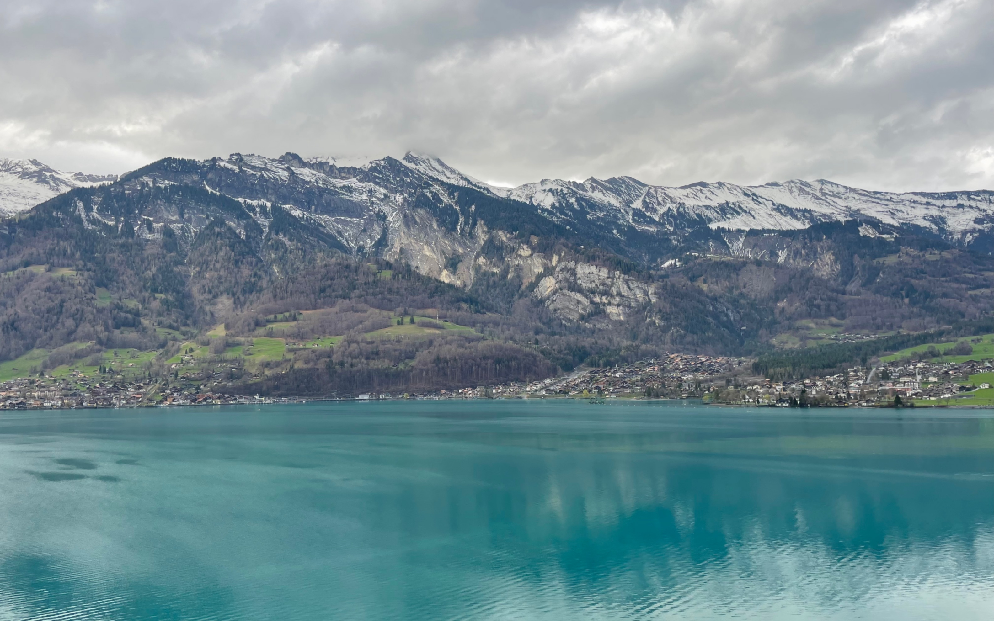 【4k】因特拉肯,望着翡翠般的一湖春水