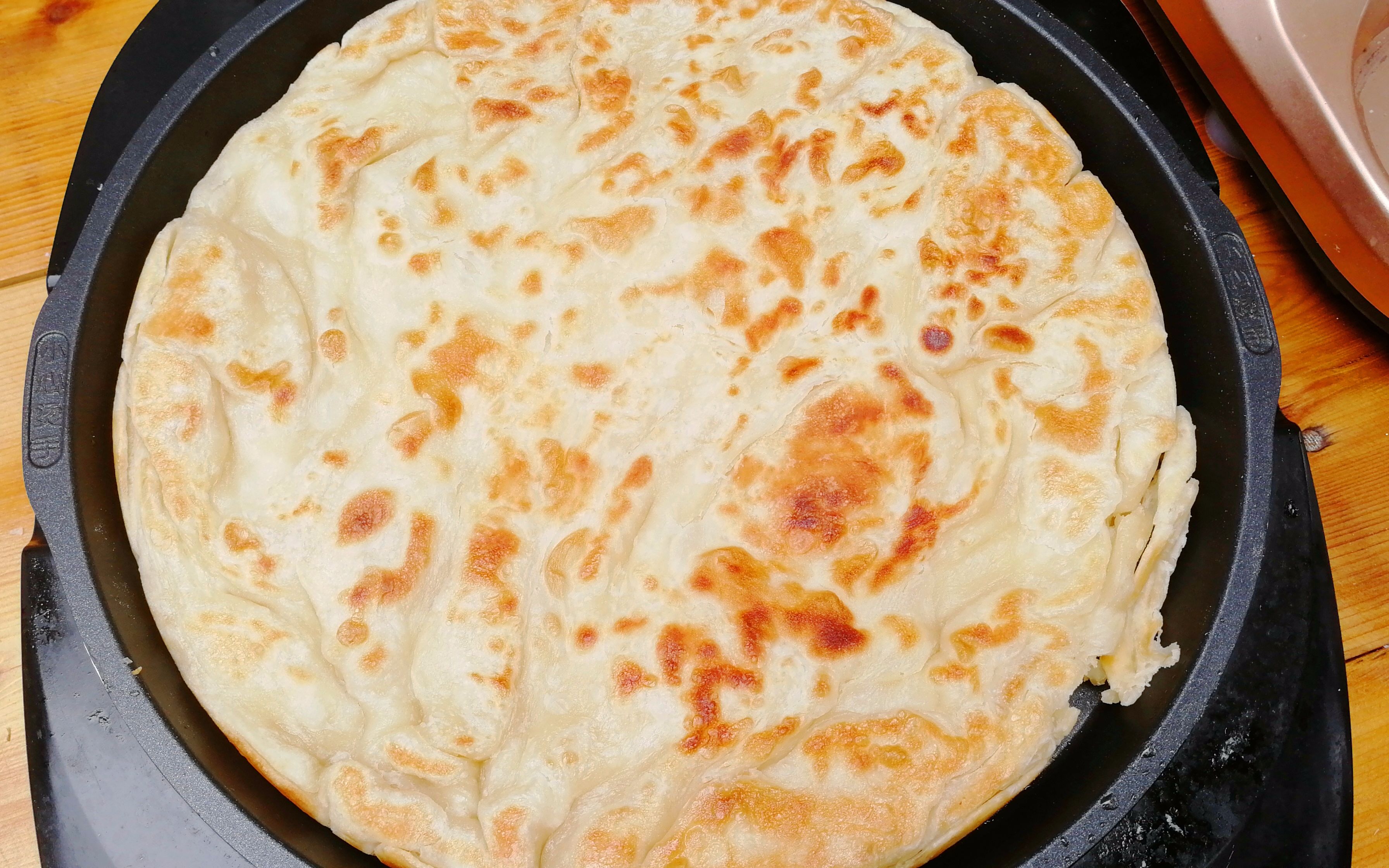 这个大饼做饼丝,直接吃都倍儿香,最常见的材料麦香味足