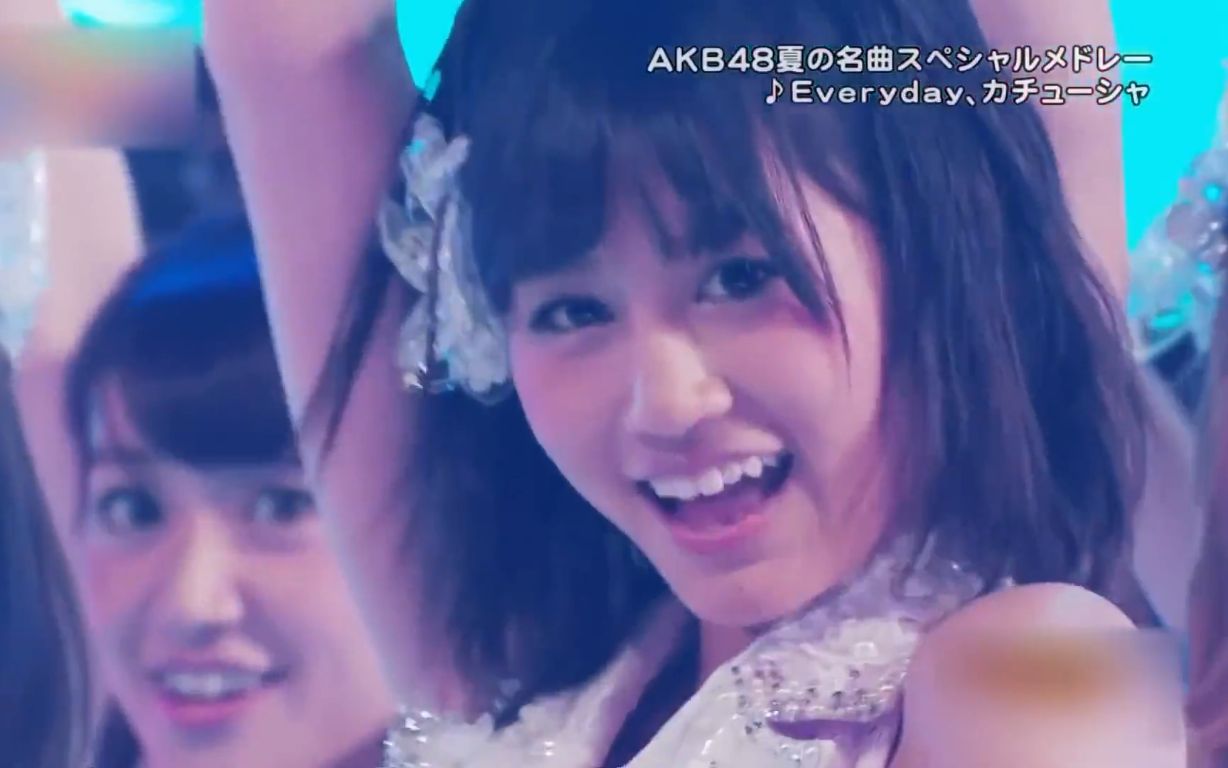 [图]【中字】AKB48盛世时的夏曲3联唱【油管播放2500万，马尾与发圈喀秋莎嫂子好】ポニーテールとシュシュEveryday,カチューシャ真夏のSoundsGood